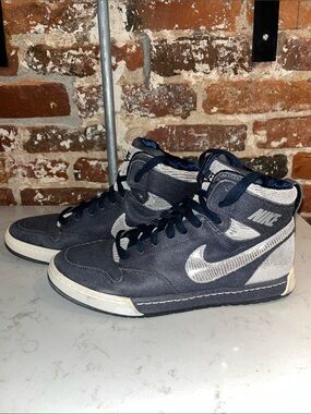 Womens   Mid top Nike shoes navy and white size  8